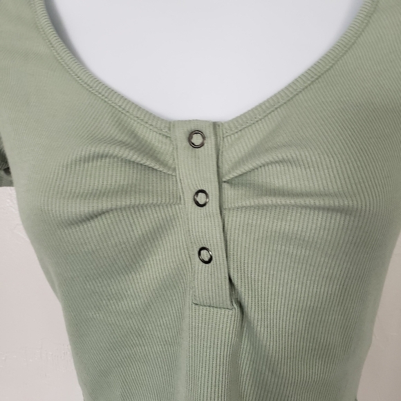 Sage Green Short Sleeve Crop Top Shirt Henley Ribbed Shein Small - Picture 2 of 6